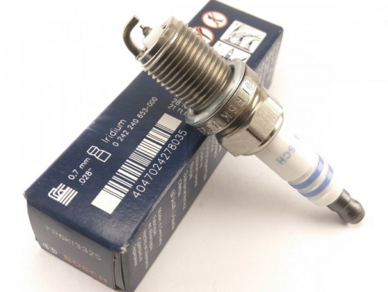 Свеча зажигания Bosch Platinum Iridium FR6KI332S<br />Артикул 0242240653 BOSCH