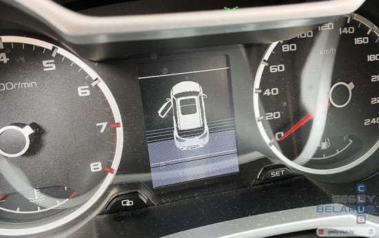 Артефакты приборки Geely Atlas - полоски
