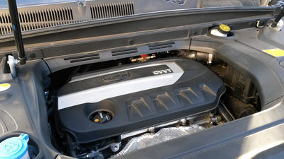 Подкапотное пространство Geely Atlas после установки газового оборудования. Вообще ничего не видно. / Газовое оборудование Geely Atlas