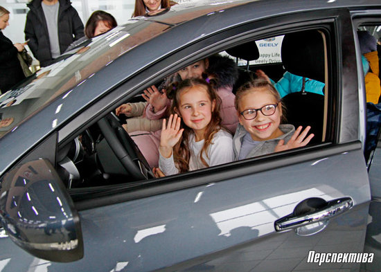 predstaviteli-belorusskogo-avtokluba-GEELY-Club-BY-posetili-grodnenskij-avtosalon-Geely-0210.jpg